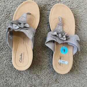 Clarks Sandals Laurieann Gema Women's Thong Flower Detail Slip-Ons Size 6